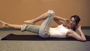 pilates crisscross exercise image