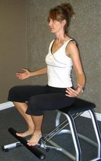 knee strengthening exercise on the pilates chair image