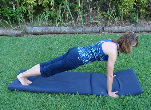how to engage the core in plank image