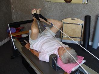 reformer frog leg exercise image